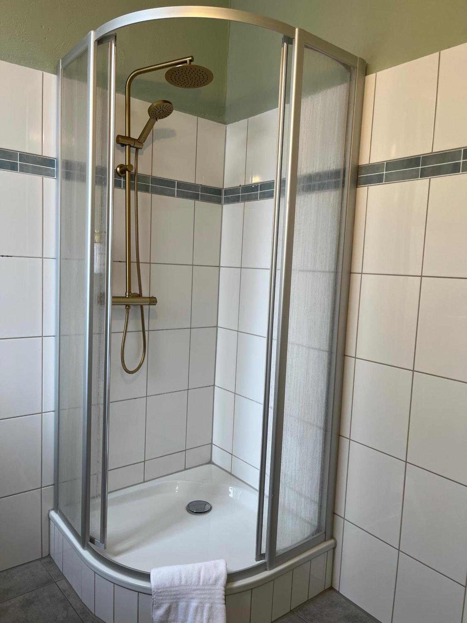 Olive Apartments - 86M2 - Kingsize - Free Parking Hannover Buitenkant foto