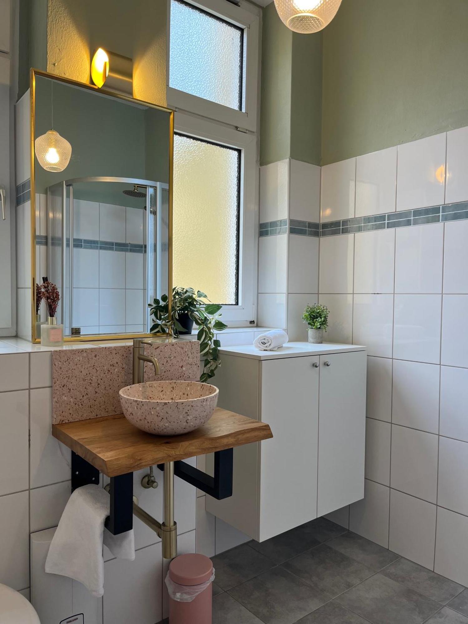 Olive Apartments - 86M2 - Kingsize - Free Parking Hannover Buitenkant foto